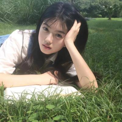女人与英雄海报